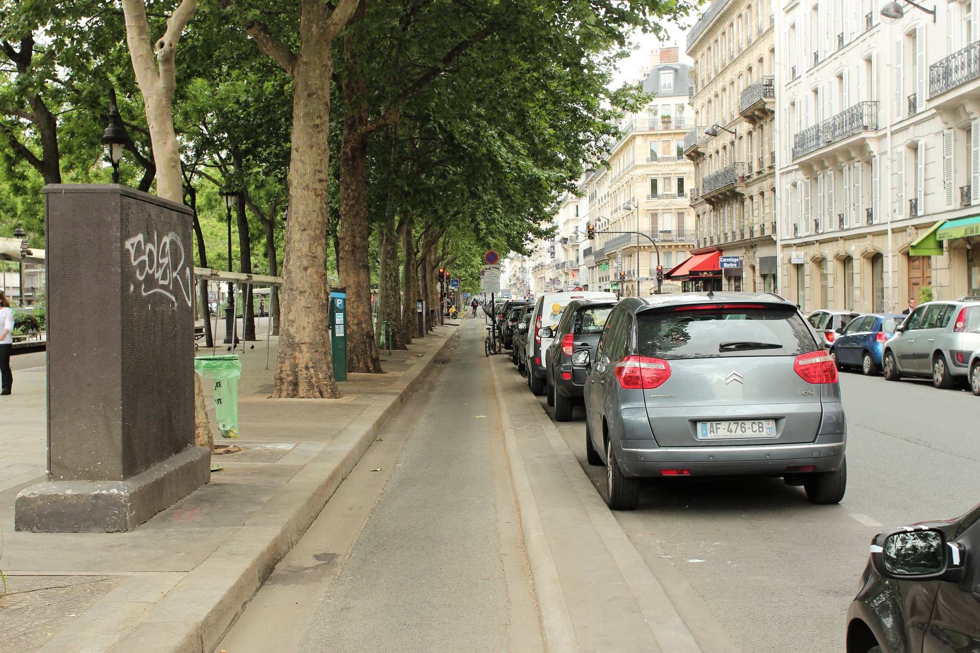 Piste cyclable sur le boulevard Richard-Lenoir à Paris